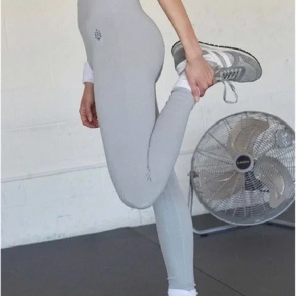Free people gray leggings gs. Sz M/L high waisted - Picture 3 of 4